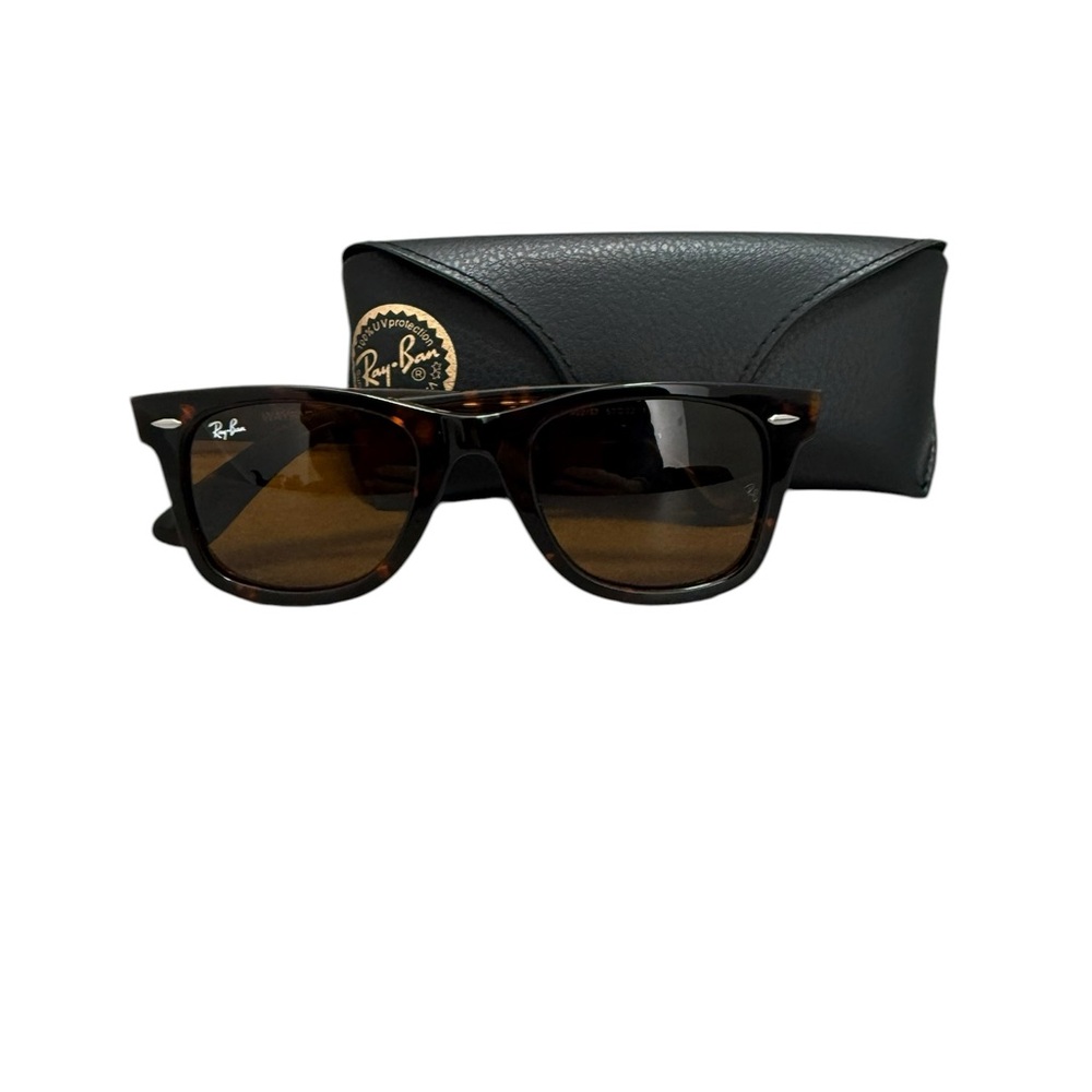 Excellent Condition! Ray-Ban Tortoiseshell and Brown Lens Wayfarer Sunglasses